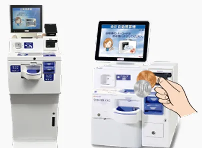 金額が表示されている自動精算機にお金を投入するイメージ